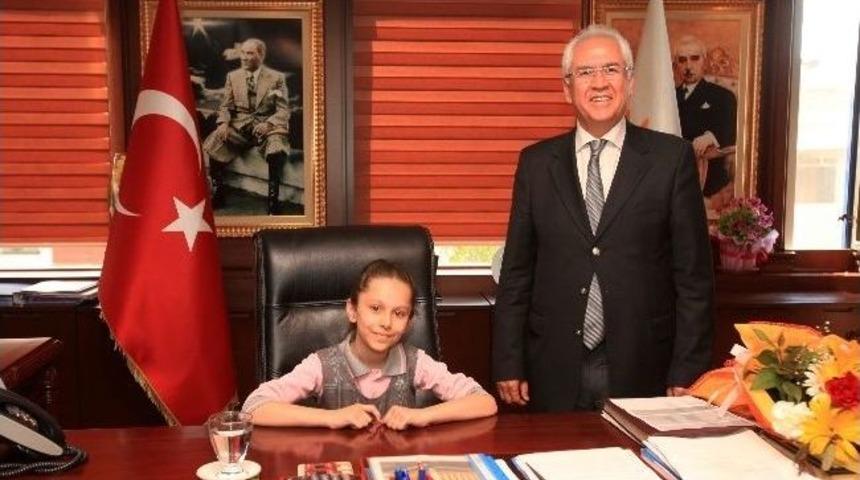 Karabağlar'ın 23 Nisan Başkanı K&uuml;&ccedil;&uuml;k Yağmur