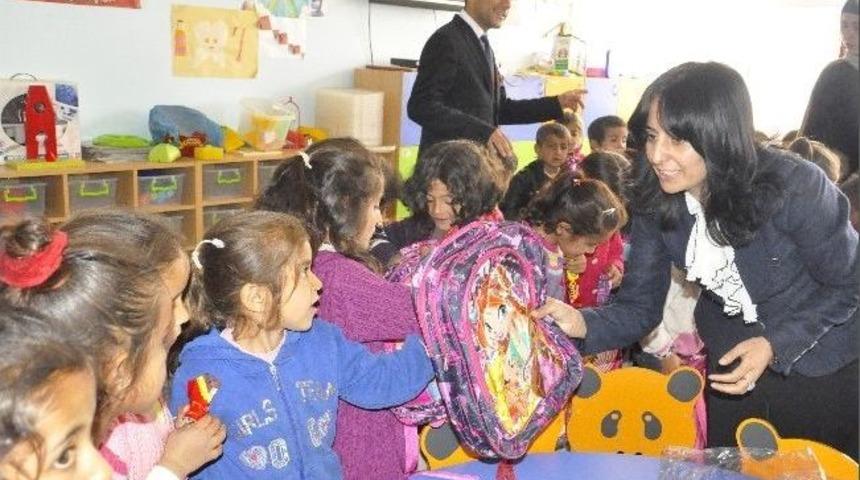 Yeşeren Gen&ccedil;lik Ve Geleceğe Işık Sa&ccedil;an Şırnak Kadın Derneği Minikleri Sevindirdi