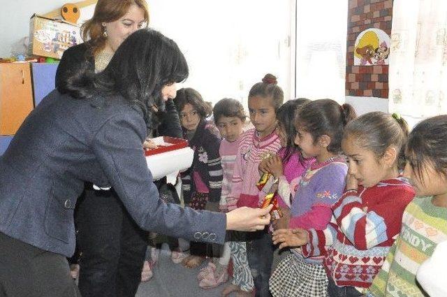 Yeşeren Gençlik Ve Geleceğe Işık Saçan Şırnak Kadın Derneği Minikleri Sevindirdi