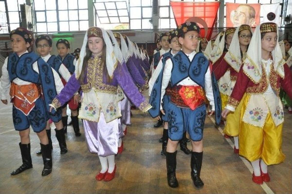 Soma'da Minik Y&uuml;reklerin Zeybek Aşkı