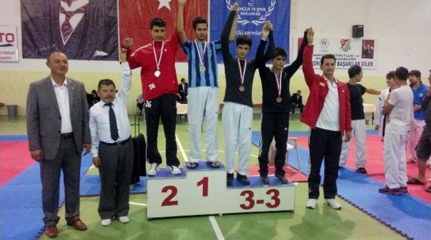 Sorgun Belediyesporlu Tekvandocular 4 Madalya İle D&ouml;nd&uuml;