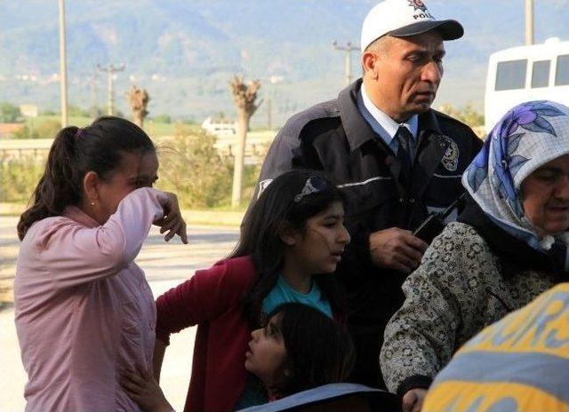 (tekrar) Yaşlı Kadın, Yaralı Kocasını Dizine Alıp Ambulans Bekledi