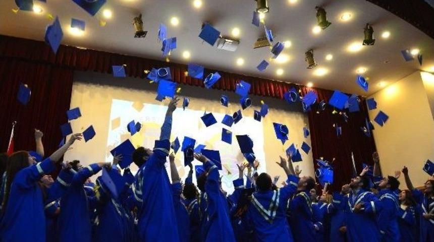 Me&uuml; Turizm Fak&uuml;ltesi'nde Mezuniyet Coşkusu