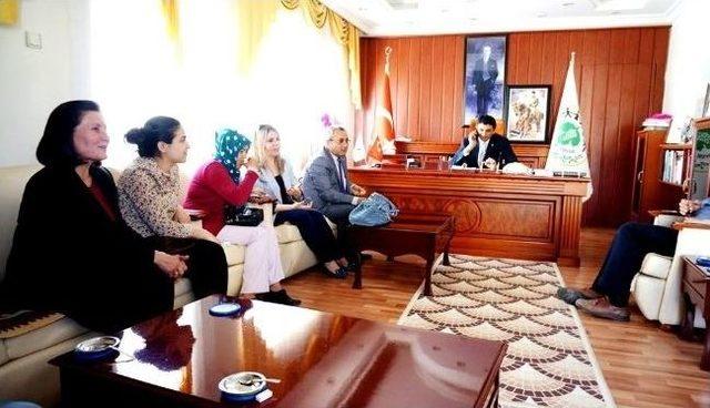 Kızılay Sarıg&ouml;l Y&ouml;netimi Başkanı Necati Sel&ccedil;uk&rsquo;u Ziyaret Etti 1
