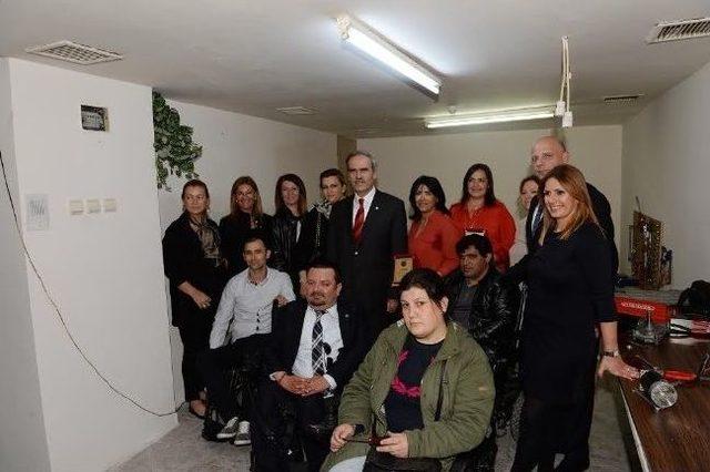 Engelli Araçlarını Yine Engelliler Onarıyor 1