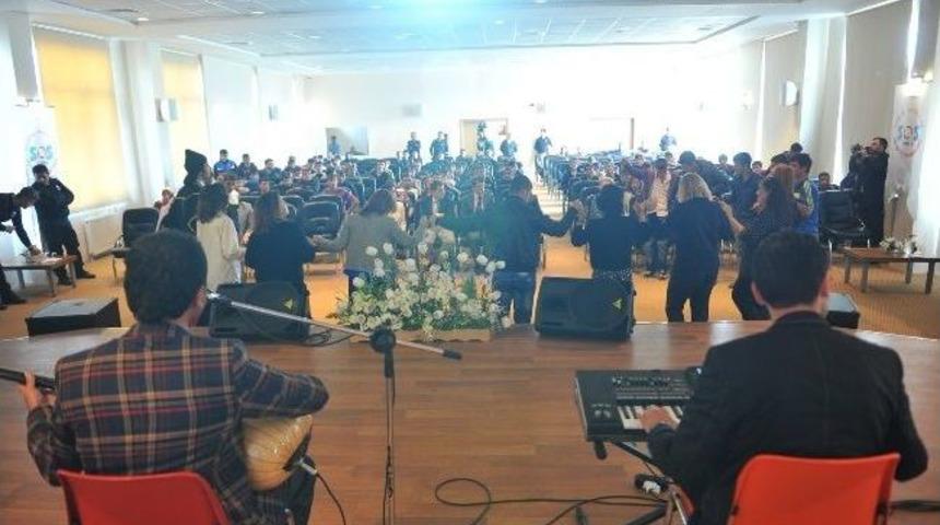 &Ccedil;ocuk Ve Gen&ccedil;lere 23 Nisan Etkinliği