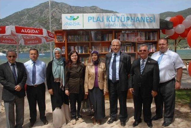 Plajda Kütüphane Açıldı