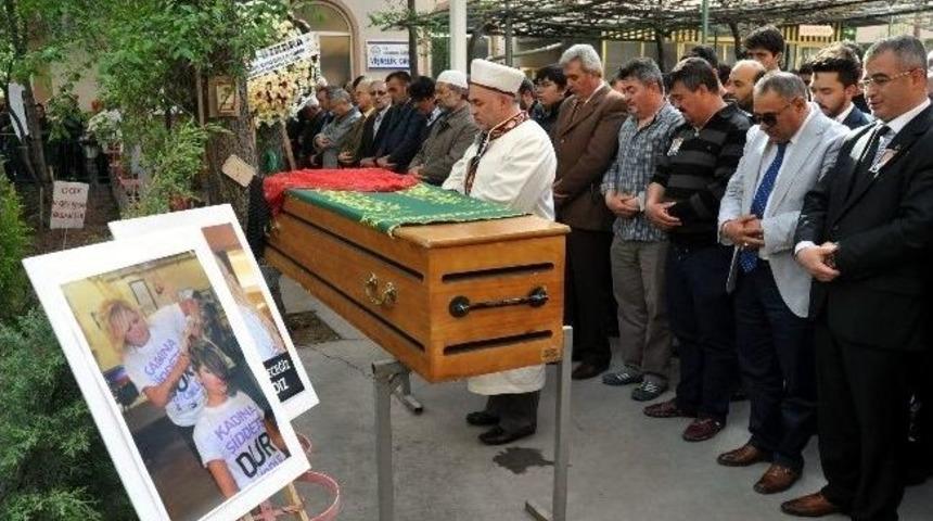 Eski Sevgilisinin Vurduğu Kuaf&ouml;r Toprağa Verildi