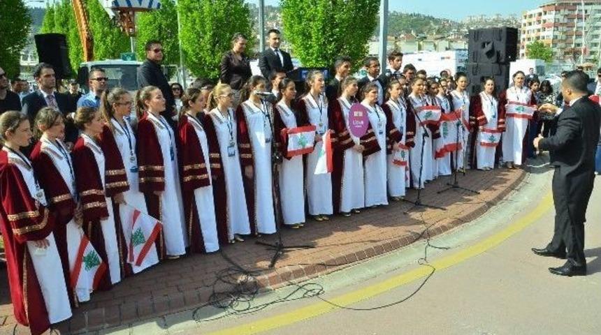 L&uuml;bnanlı &Ccedil;ocuklardan İstiklal Marşı S&uuml;rprizi