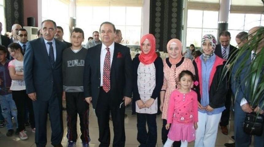 M&uuml;ft&uuml;l&uuml;kten Kimsesiz &Ccedil;ocuklara Yardım Eli