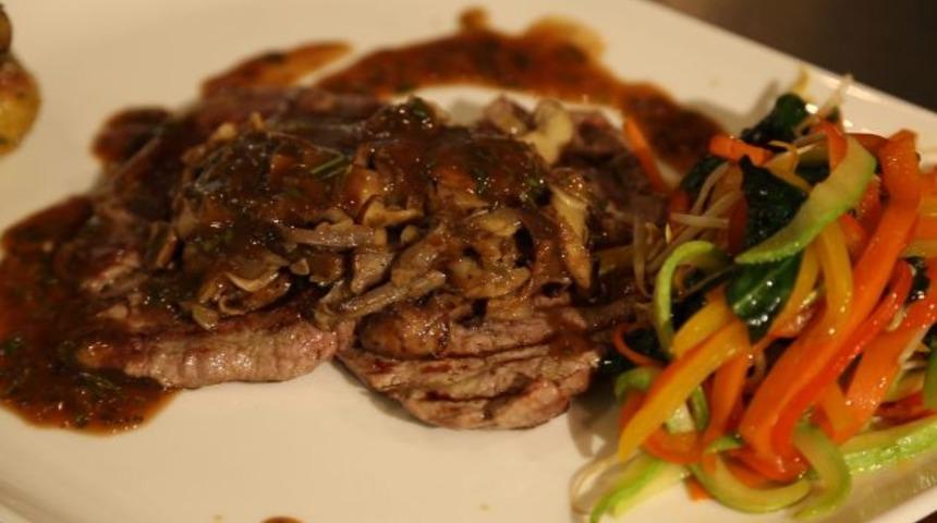 Sofranın krali&ccedil;esi: Mantar soslu bonfile tarifi