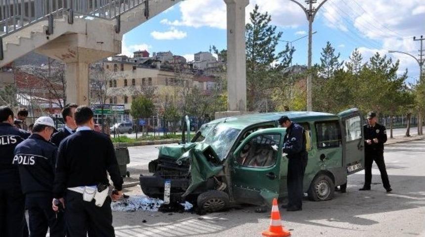 Bayburt&rsquo;ta Trafik Kazası: 2 Yaralı