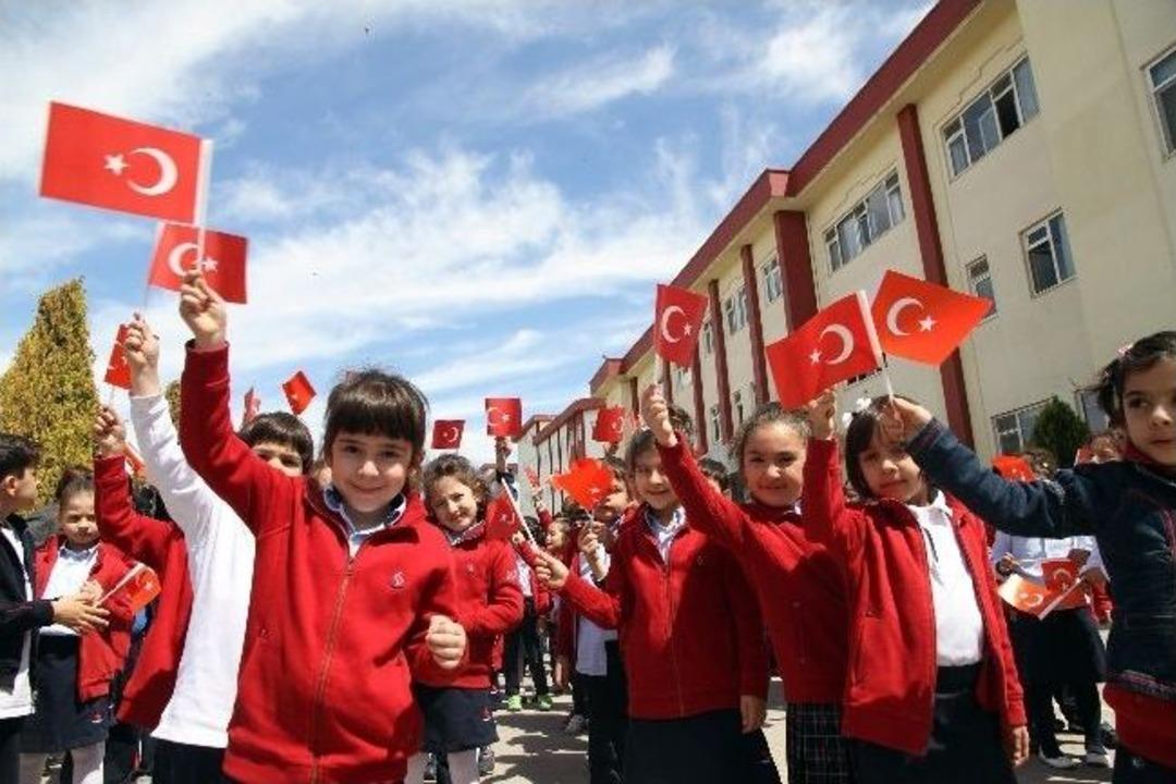 &Ouml;zel Sanko Okulları&rsquo;nda 23 Nisan Coşkusu