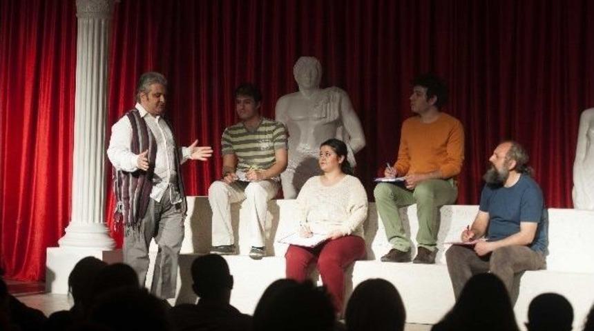 &Ccedil;eşme'de Perdeler Kapanmayacak