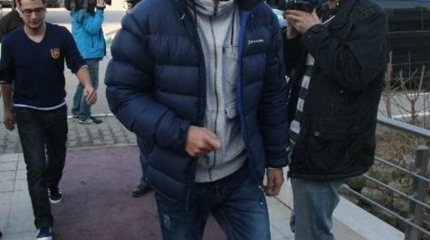 Oğuzhan: &ldquo;bursaspor&rsquo;un Teklifini &Ouml;nce Şaka Sanıp Ciddiye Almadım&rdquo;