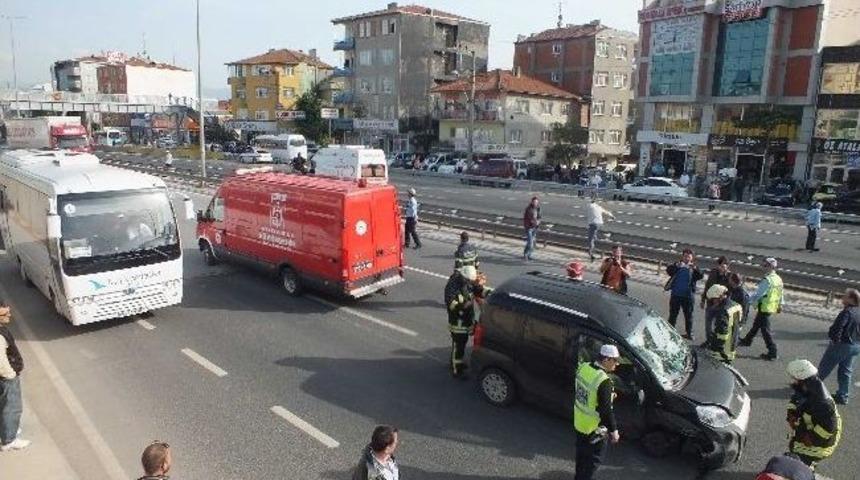K&ouml;rfez'de Trafik Kazası: 1 Yaralı