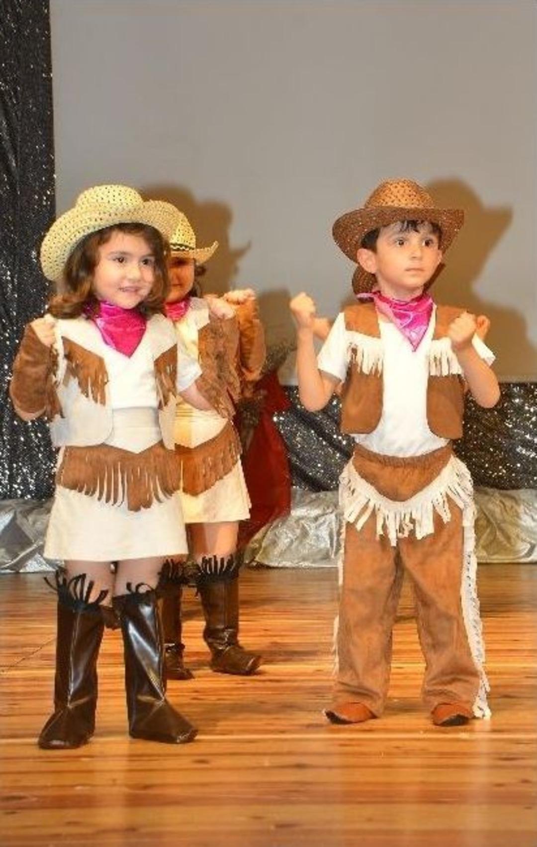 İzelman'lı Miniklerden 23 Nisan'a Yakışan Kutlama