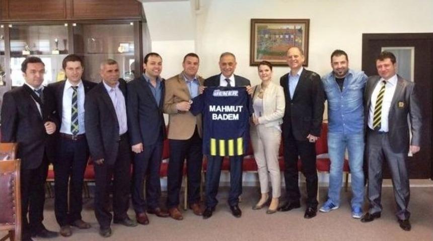 Başkan Badem, Fenerbah&ccedil;e Derneğine &Uuml;ye Oldu