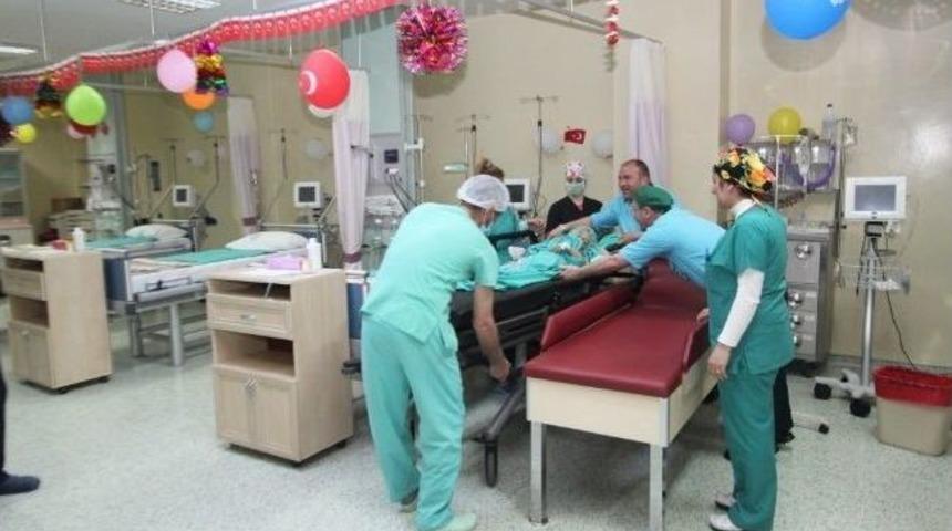 Erzurum B&ouml;lge Eğitim Ve Araştırma Hastanesin&rsquo;de 23 Nisan Coşkusu