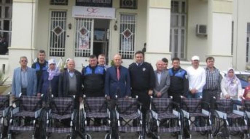 &Ouml;demişli Toplu Destekli Polisler&rsquo;in Tekerlekli Sandalye Seferberliği