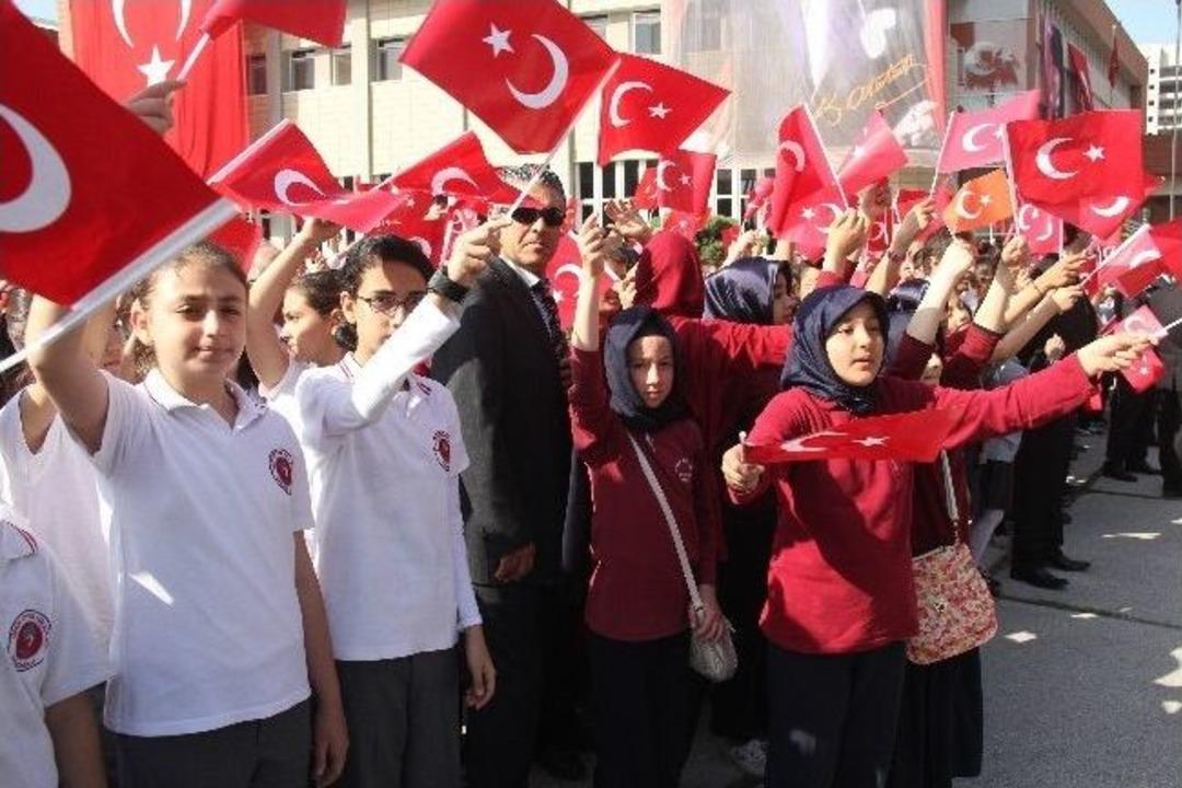 Adana&rsquo;da 23 Nisan Coşkusu