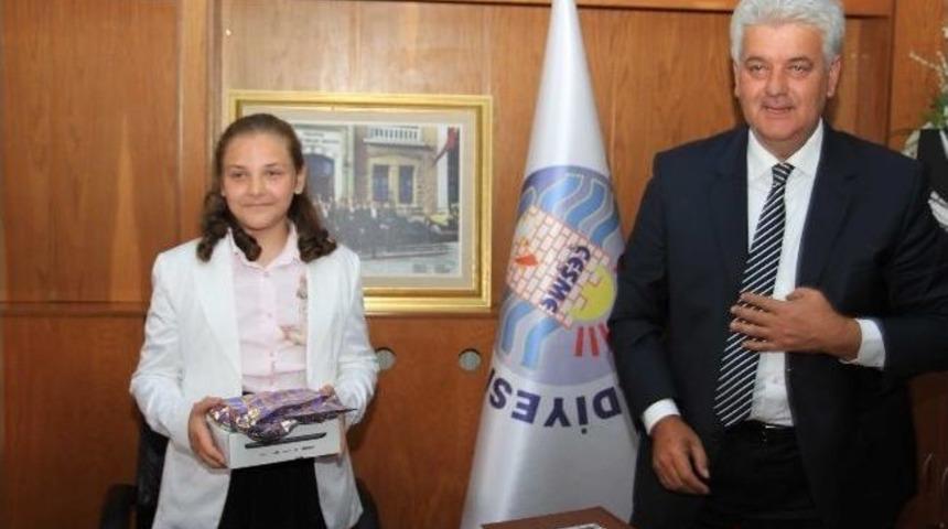 &Ccedil;eşme'de Başkan K&uuml;&ccedil;&uuml;k, Y&uuml;reği B&uuml;y&uuml;k