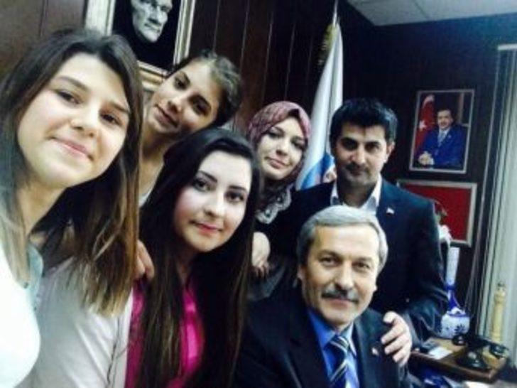 Osmaneli Belediye Başkanı Şahin'in Öğrencilerle "selfie"si