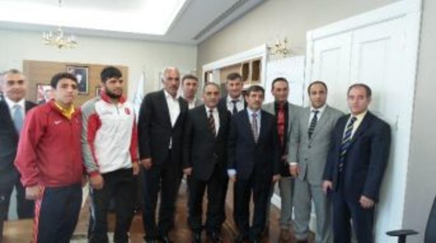 Bakan G&uuml;ll&uuml;ce Pasinlerliler Derneğini Ziyaret Etti