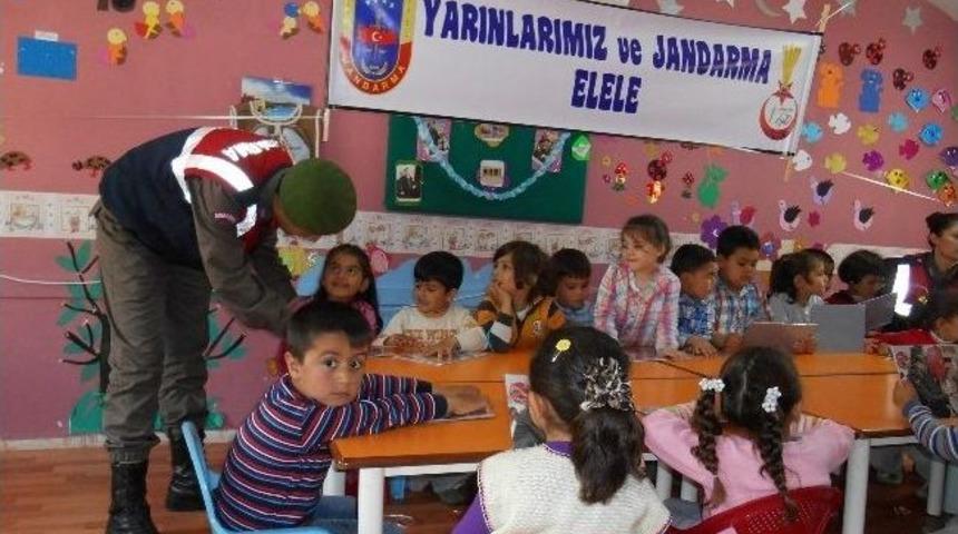 Jandarmadan Miniklere Ziyaret