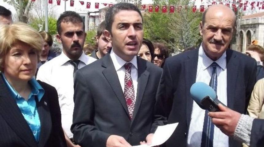 Chp, Atat&uuml;rk Anıtı&rsquo;na &Ccedil;elenk Koydu