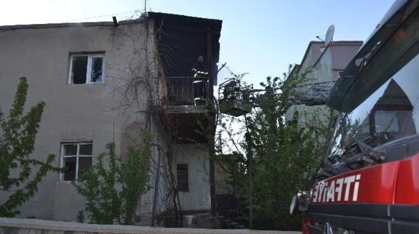 Elbistan'da Ev Yangını