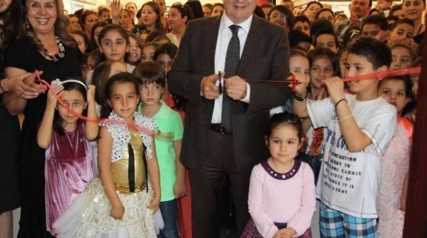 Başkan Batur'dan 23 Nisan Ressamlarına Madalya