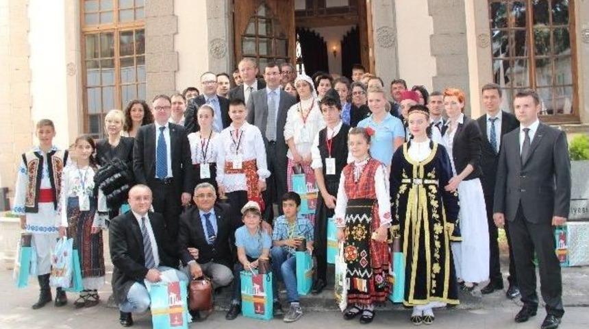 Bergama'da Şenlik &Ccedil;ocuklarından Başkan G&ouml;nen&ccedil;&rsquo;e Teşekk&uuml;r
