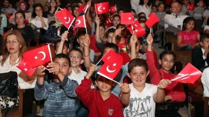 &Ccedil;&uuml;'de 23 Nisan Coşkusu
