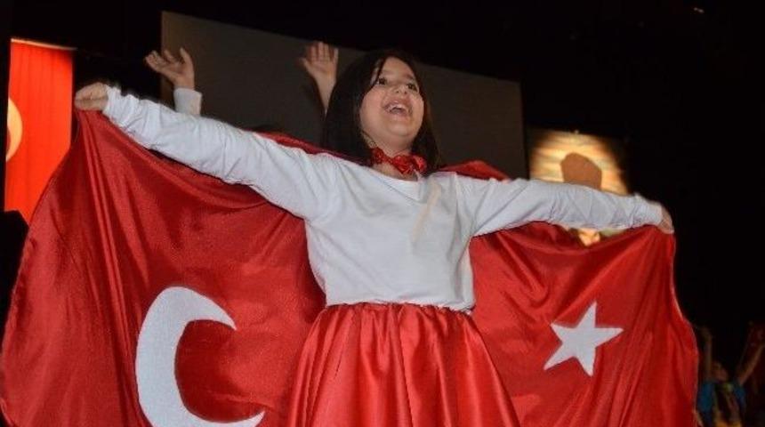 23 Nisan Kutlamaları Kocaeli'de Renkli G&ouml;r&uuml;nt&uuml;lere Sahne Oldu