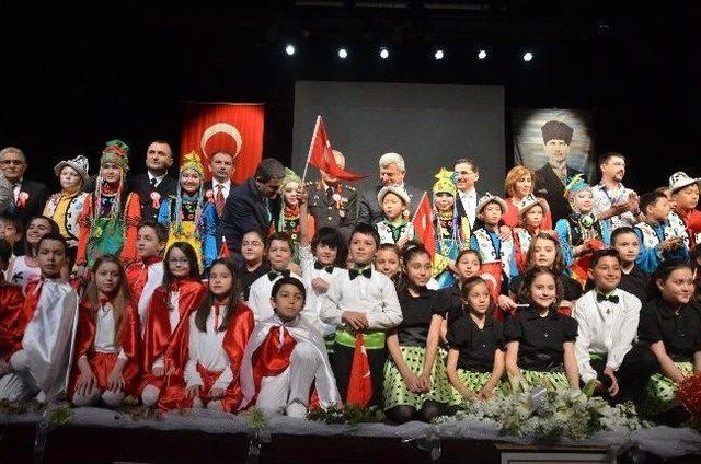 23 Nisan Kutlamaları Kocaeli'de Renkli Görüntülere Sahne Oldu