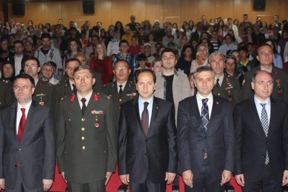 Hakkari&rsquo;de 23 Nisan Coşkusu