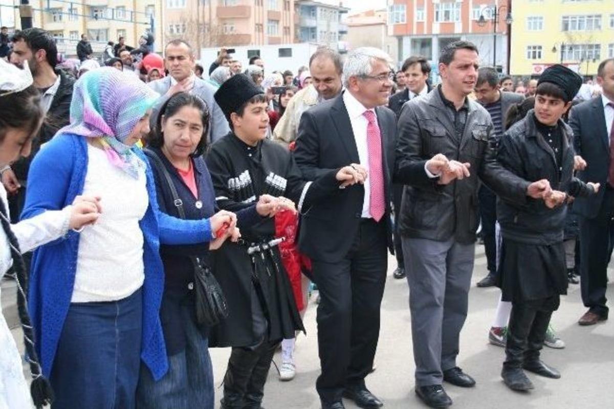 Kars&rsquo;ta 23 Nisan T&ouml;renle Kutlandı