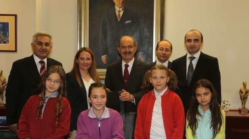 B&uuml;y&uuml;kerşen Koltuğunu &Ccedil;ocuklara Bıraktı