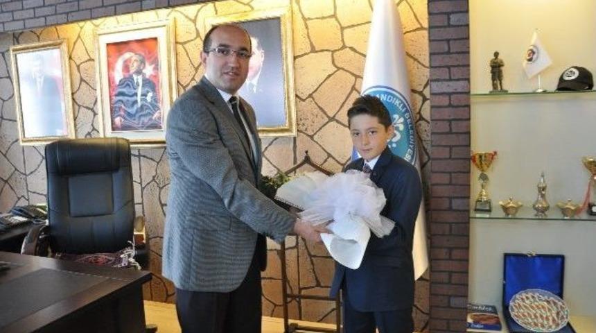 Sandıklı Belediye Başkanı &Ccedil;&ouml;l Koltuğunu &Ccedil;ocuklara Bıraktı