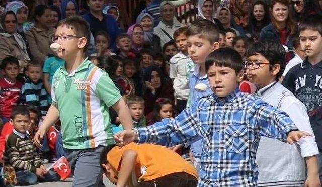 &Ouml;ğrenciler 23 Nisanı Oyunlar Oynayarak Kutladı 1