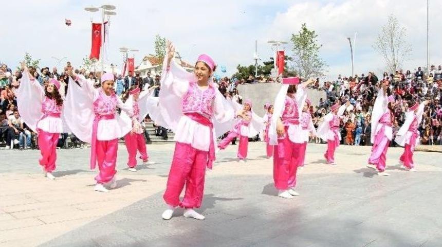 Bolu&rsquo;da Minikler 23 Nisan&rsquo;ı Kutladı