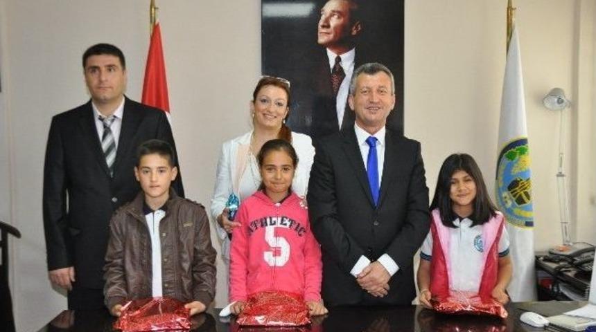 Başkan Şahin Koltuğunu K&uuml;&ccedil;&uuml;k Bahar'a Devretti