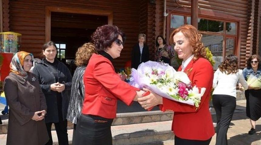 Polis Eşlerinden Şehit Ve Gaziler İ&ccedil;in Dayanışma &Ccedil;ayı