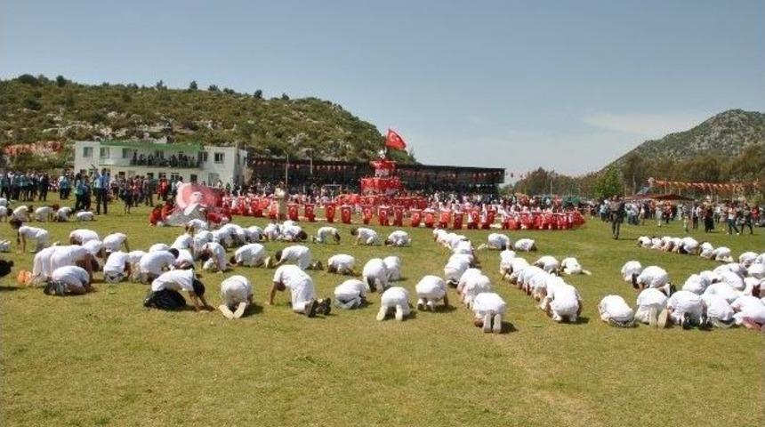Demre'de 23 Nisan Coşkusu