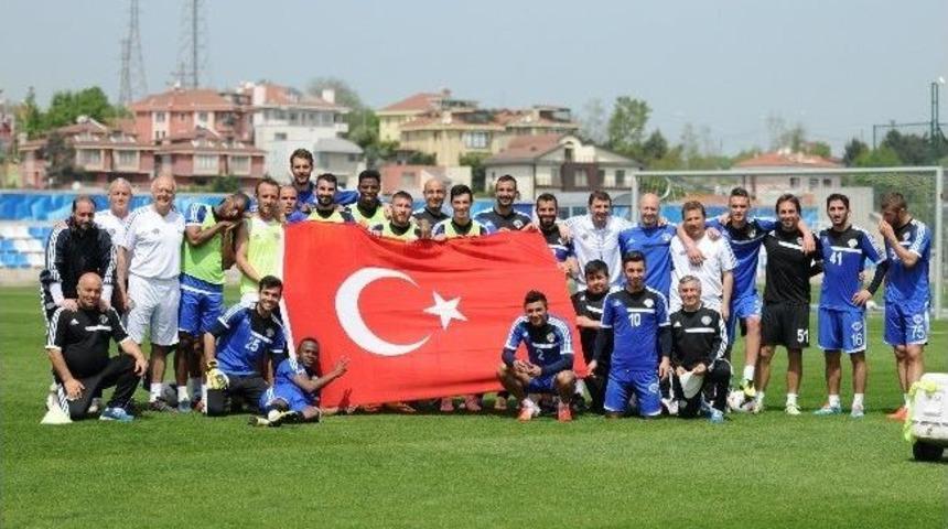 Kasımpaşalı Futbolculardan 23 Nisan Sevinci
