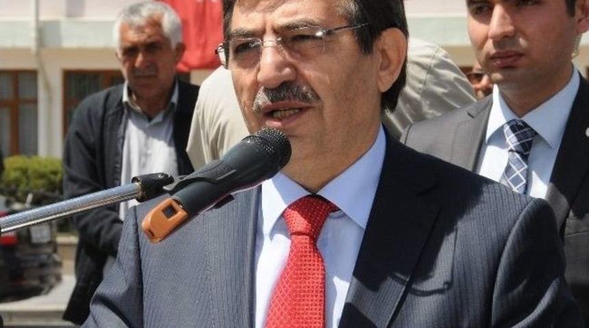 &Ccedil;evre Ve Şehircilik Bakanı İdris G&uuml;ll&uuml;ce Niğde&rsquo;de