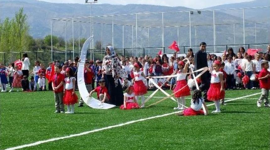 Koyulhisar&rsquo;da 23 Nisan &Ccedil;ocuk Bayramı Coşkusu