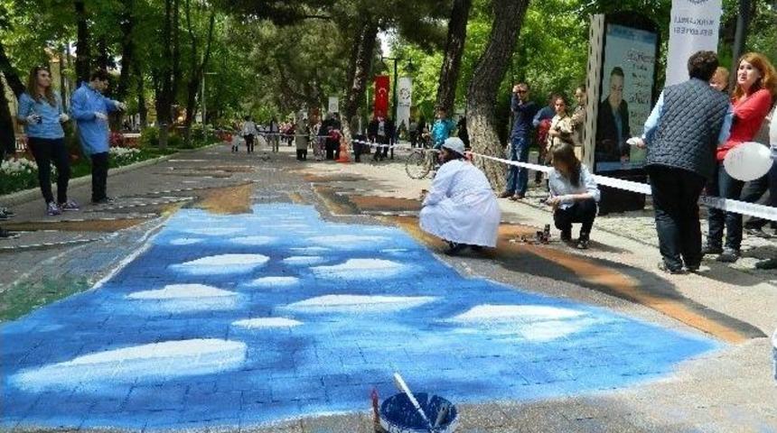 Kırklareli İl Milli Eğitim M&uuml;d&uuml;r&uuml; Korkmaz İstasyon Caddesini Boyadı