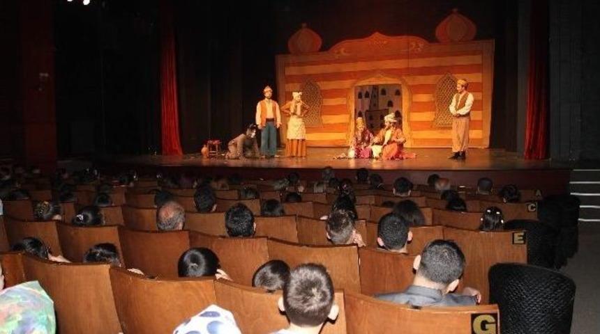 Konya&rsquo;da Jandarma&rsquo;dan &Ccedil;ocuklara 23 Nisan Hediyesi